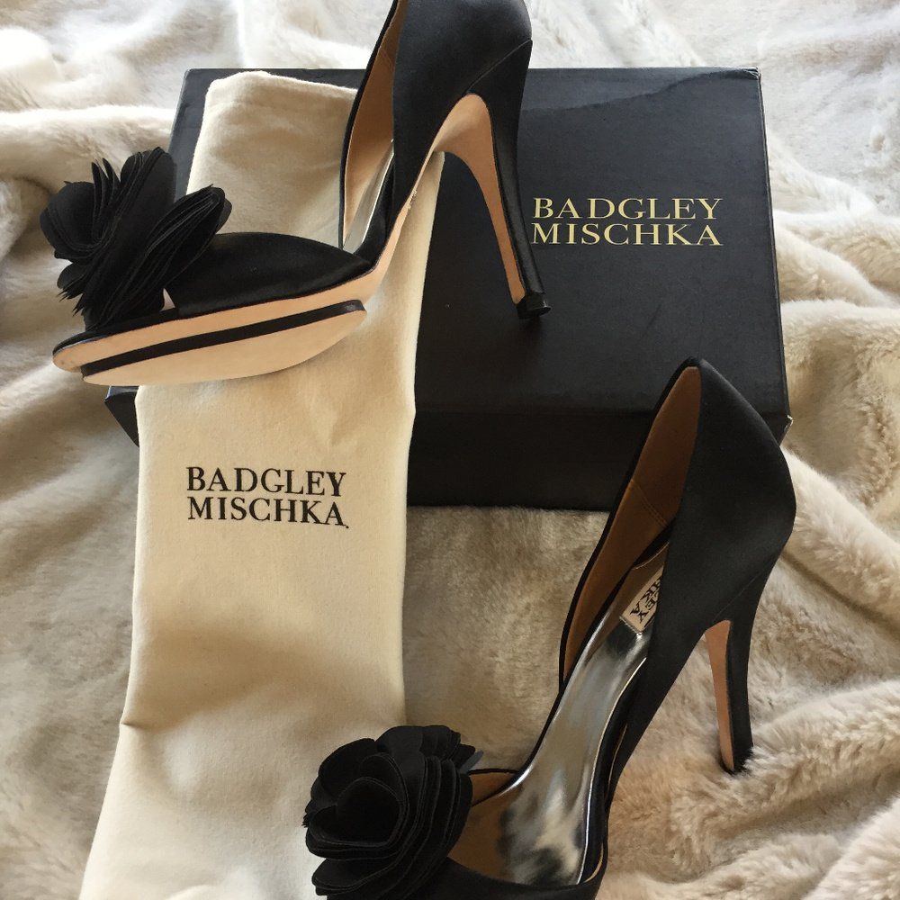 NWT Badgley Mischka Black Satin Randall Pumps